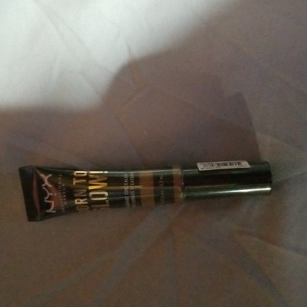 4 for 20 NYX born to glow cappucino
